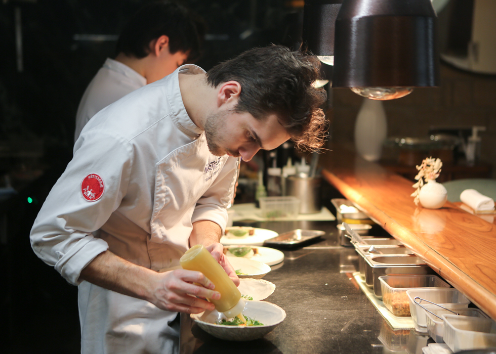French Japanese chef Michelin restaurant Paris