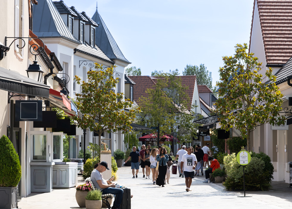HOW TO GO TO LA VALLEE VILLAGE