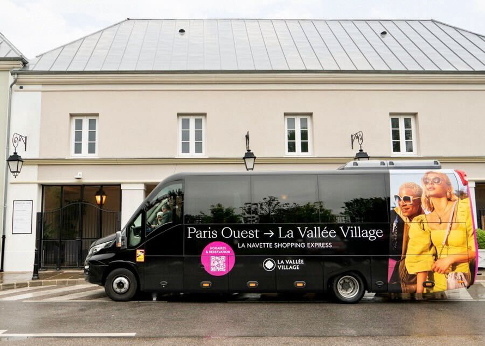 la vallee village shuttle bus - how to go
