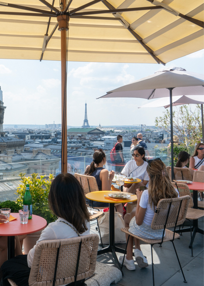 nhà hàng sân thượng view Eiffel