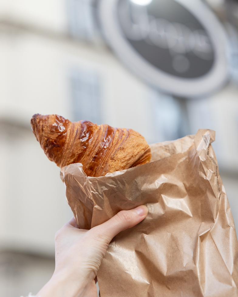 bánh croissant truyền thống ngon nhất Paris Utopie