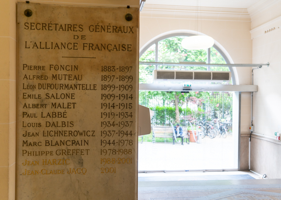 Trường dạy tiếng lâu đời nhất Paris