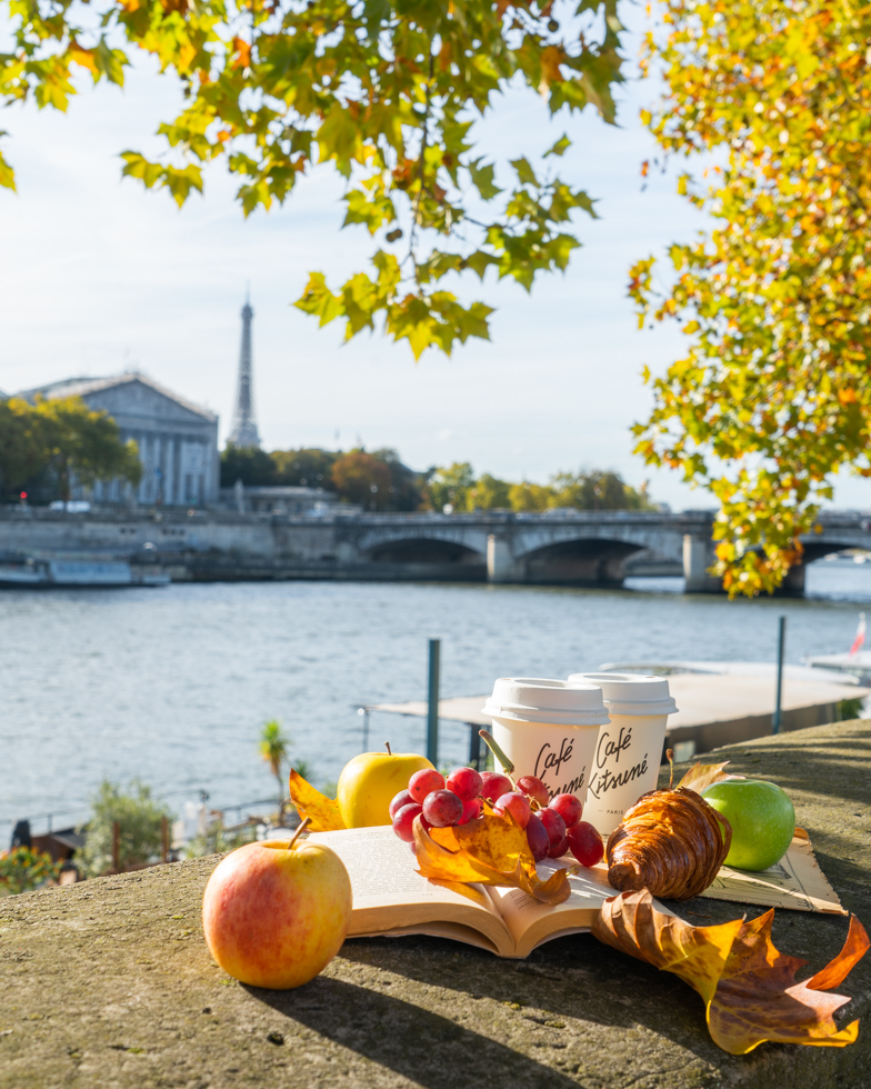 Đố vui: thứ gì luôn ở giữa Paris?