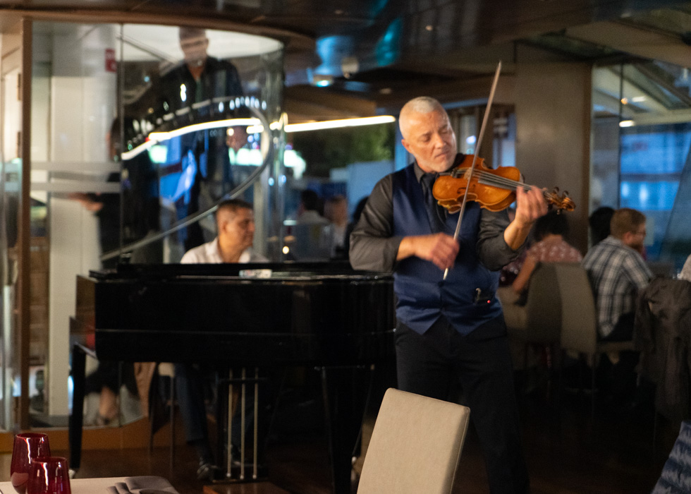 Honeymoon dinner Paris romantic