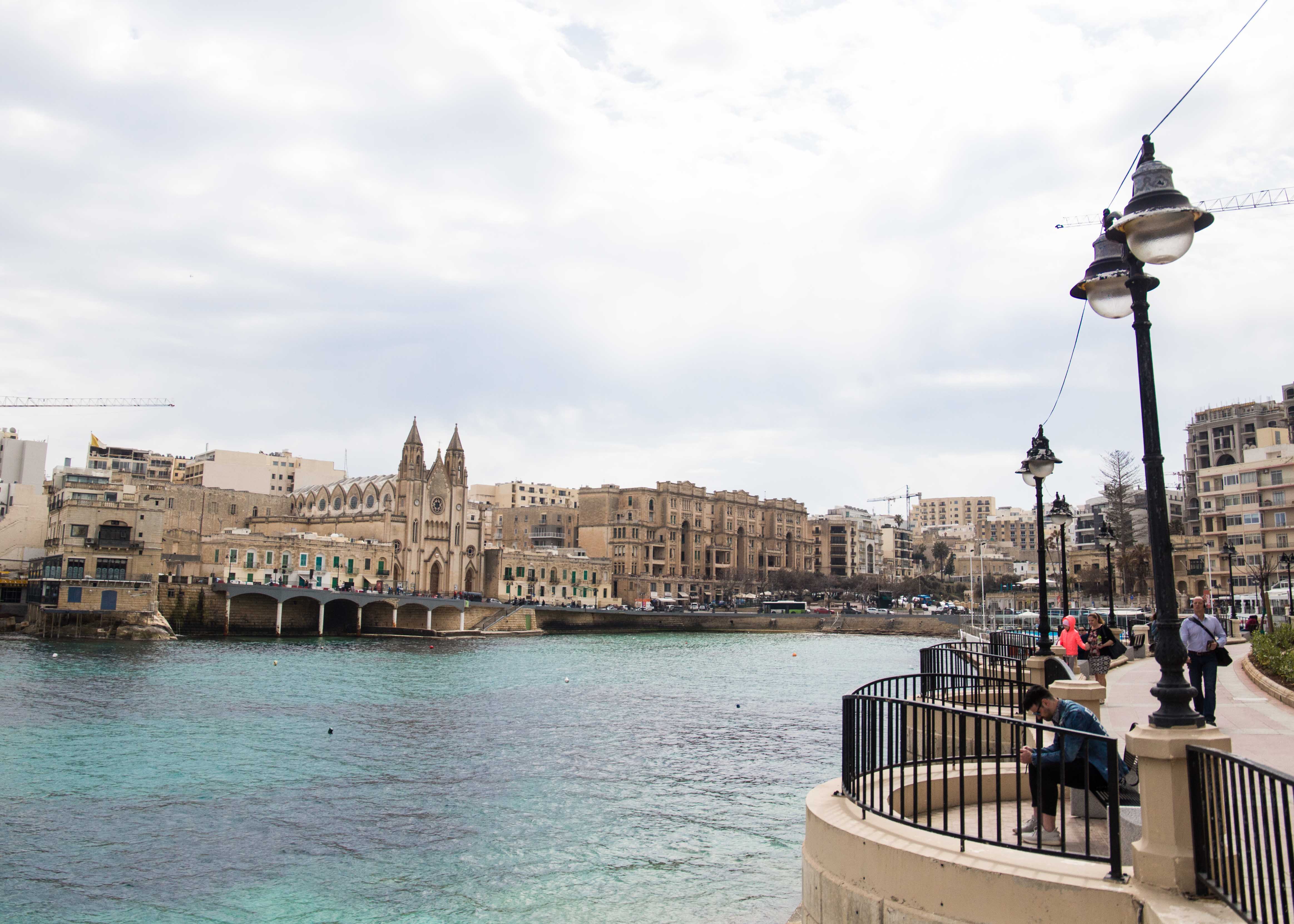 Đi đâu khi đến Malta? vịnh St. Julian