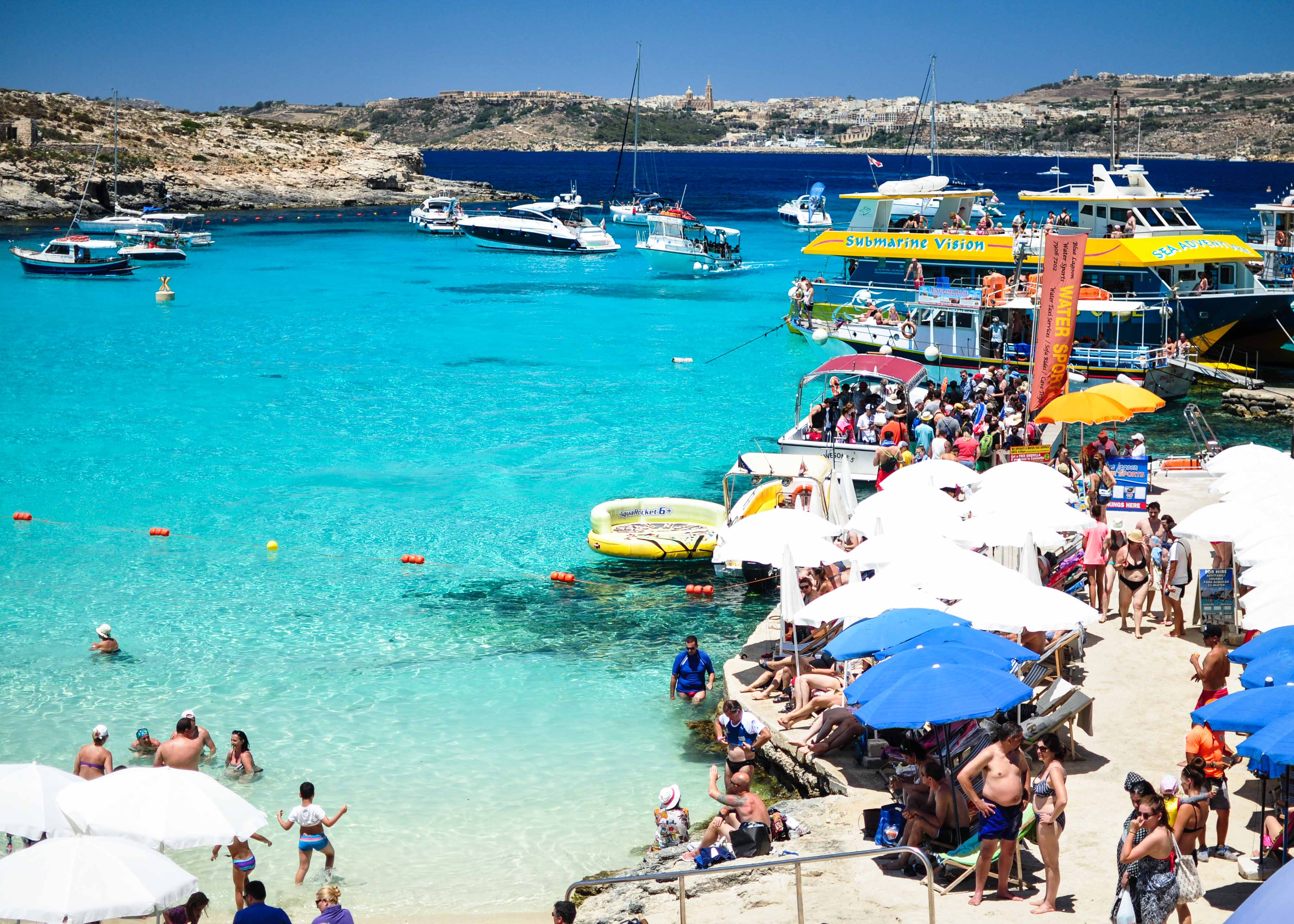 Mùa hè ở Malta, Blue Lagoon, đảo Comino