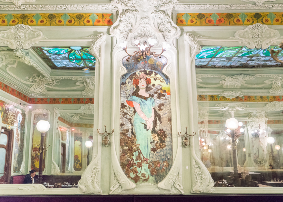 a hundred year-old restaurant Parisian Bouillon Julien