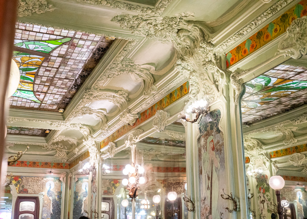 Art Nouveau decor Paris restaurant