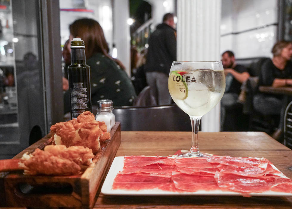 CASA LOLEA一个能让您在巴塞罗那体验到最棒的水果酒与特色小吃的Bar