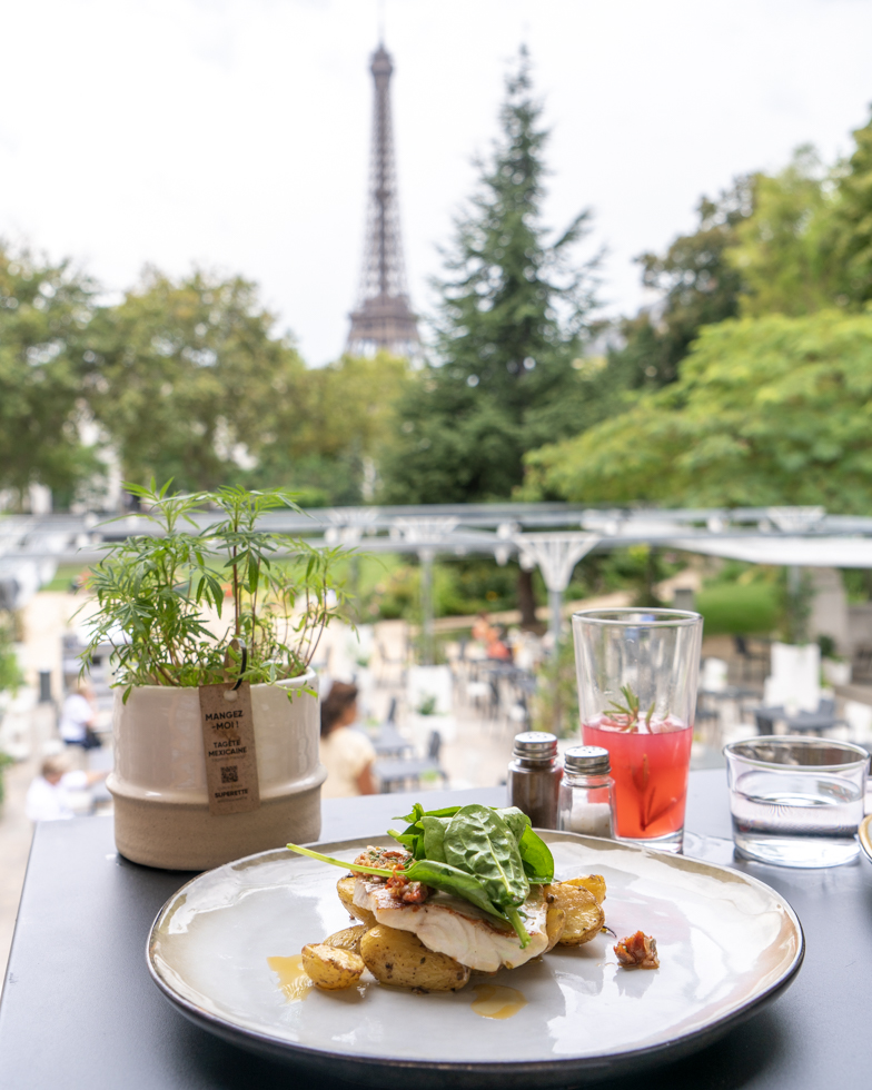 nhà hàng view tháp Eiffel đẹp nhất