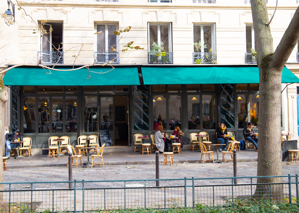 《艾米丽在巴黎》中的新市政厅咖啡馆