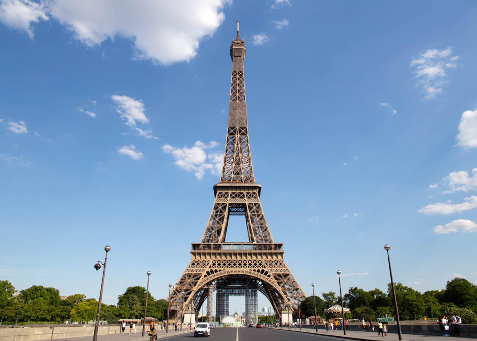 CHỤP ẢNH VỚI THÁP EIFFEL