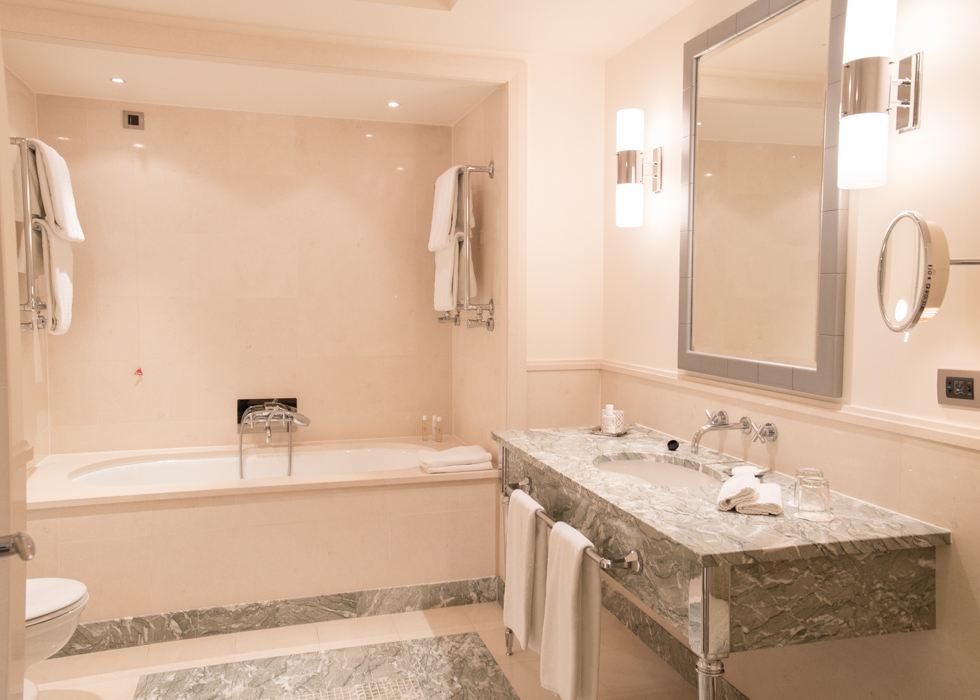 Hotel Amigo bath room
