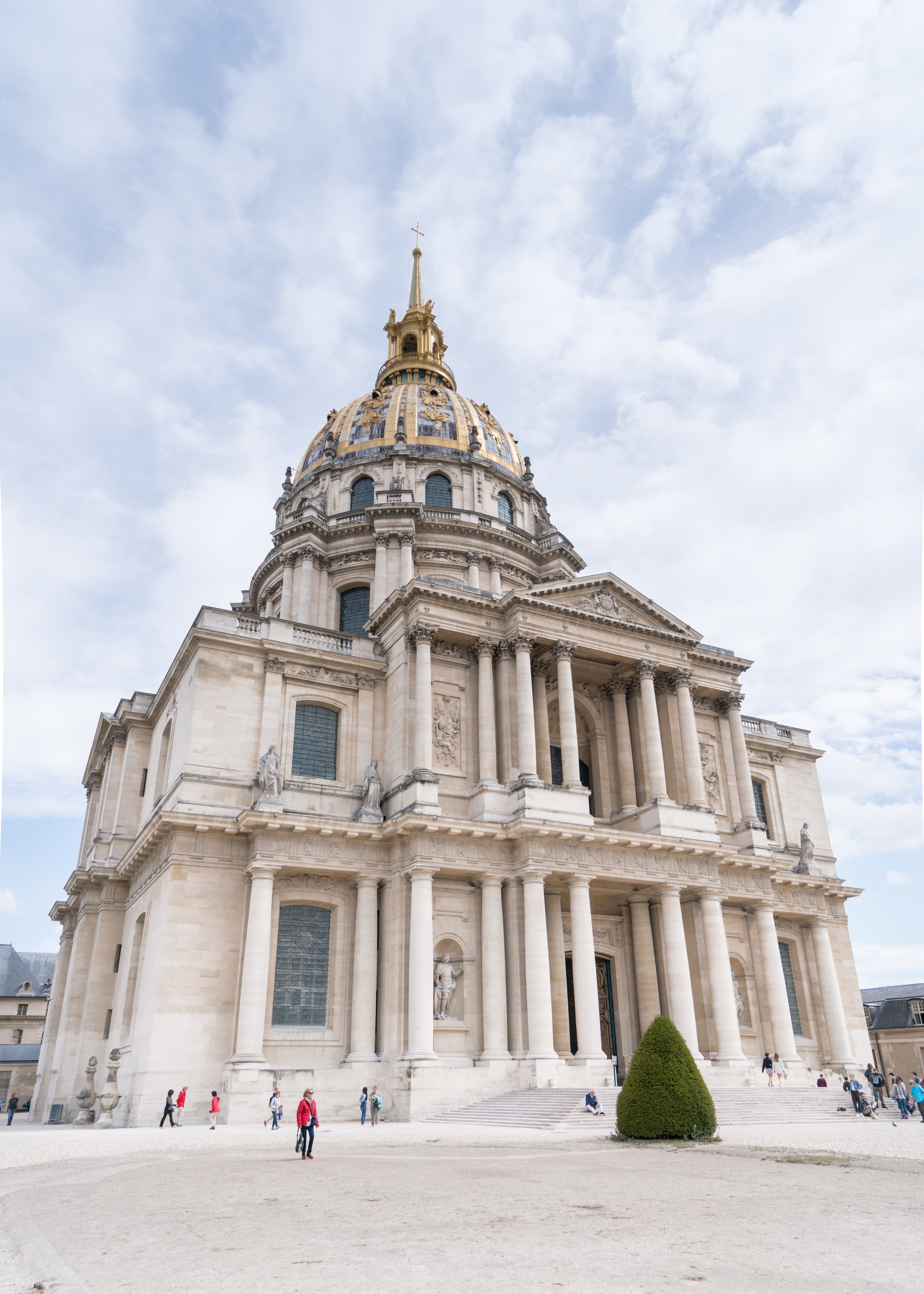 how to get to Invalides