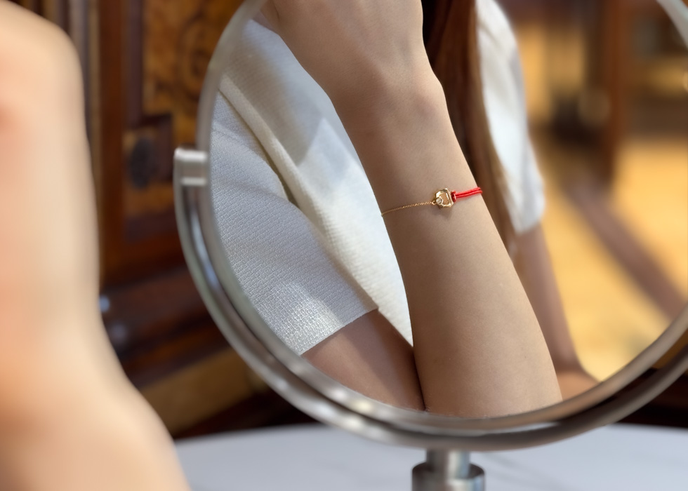 meaningful gift ideas - red cord bracelet