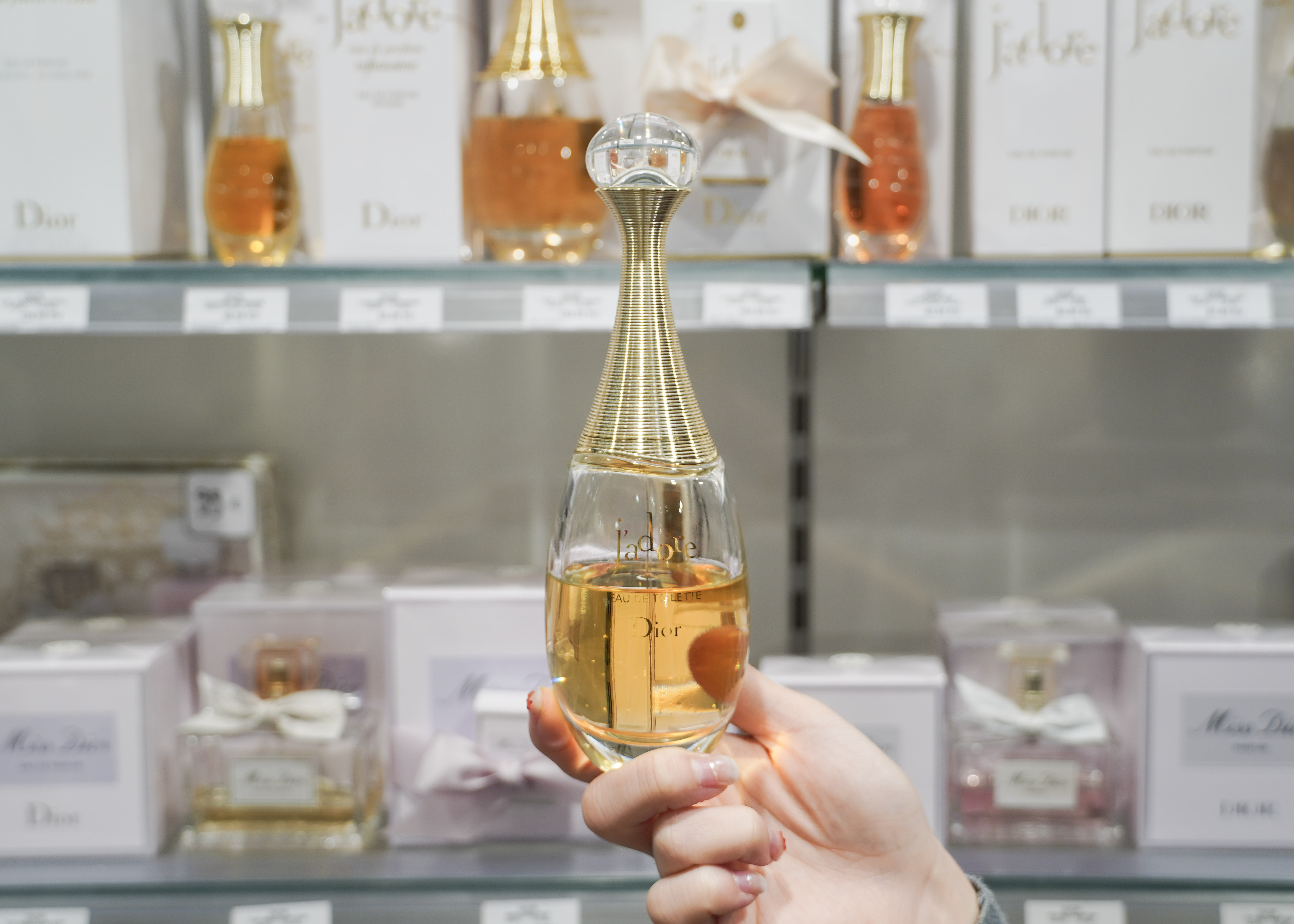 Dior J'adore perfume