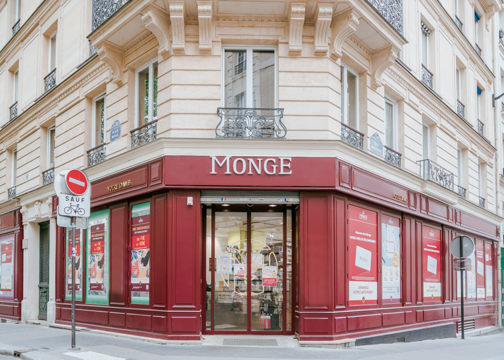 Hiệu thuốc Monge dược mỹ phẩm giá tốt ở Paris
