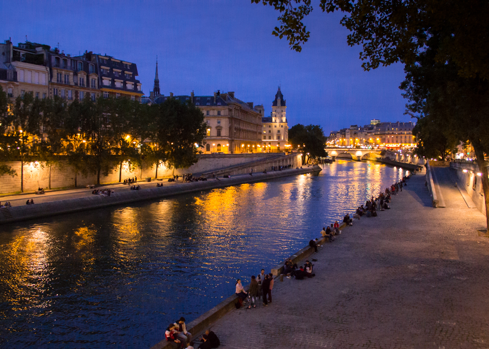 Cảnh đêm ở sông Seine