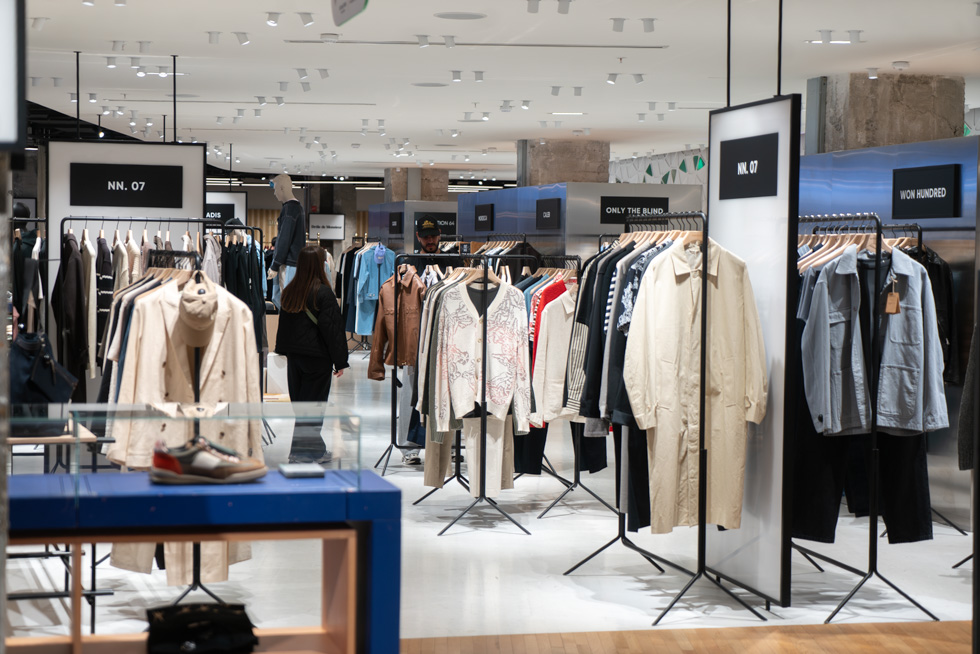 Paris shopping department store discount