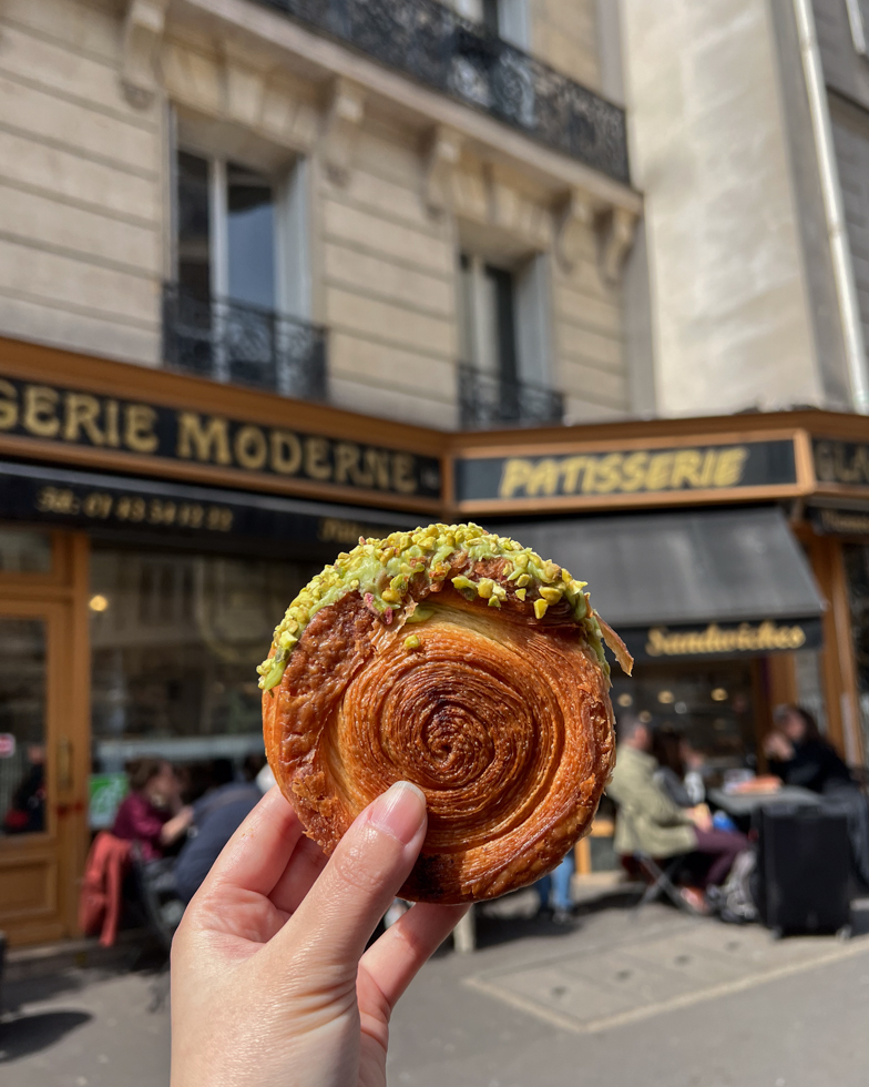 Boulangerie moderne - Emily in Paris