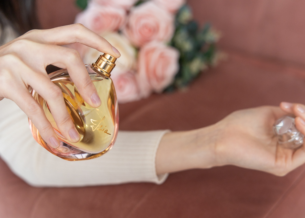 French women elegant perfume Izia Sisley