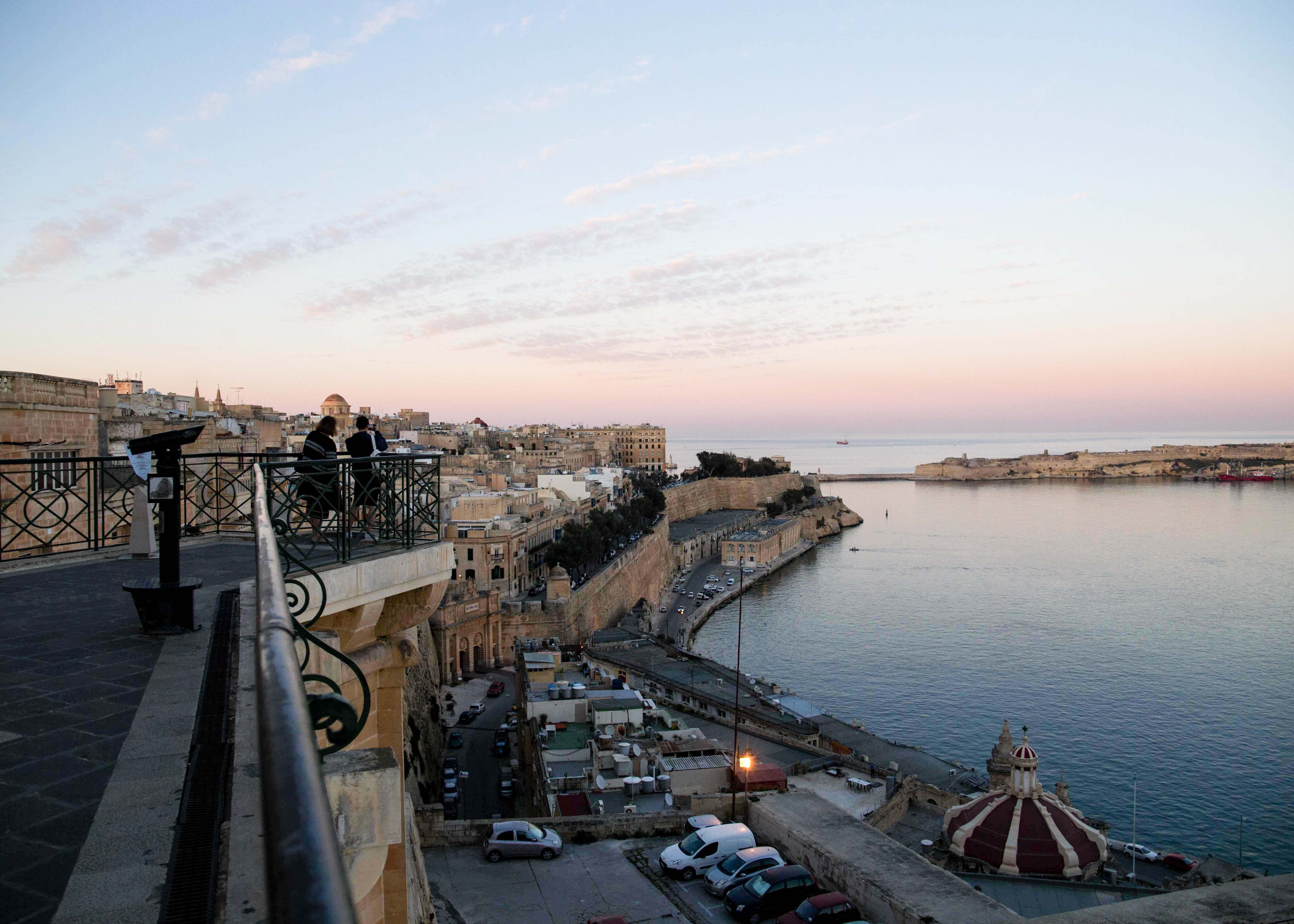 giờ đẹp Valletta, điểm nhìn từ vườn Upper Barrakka