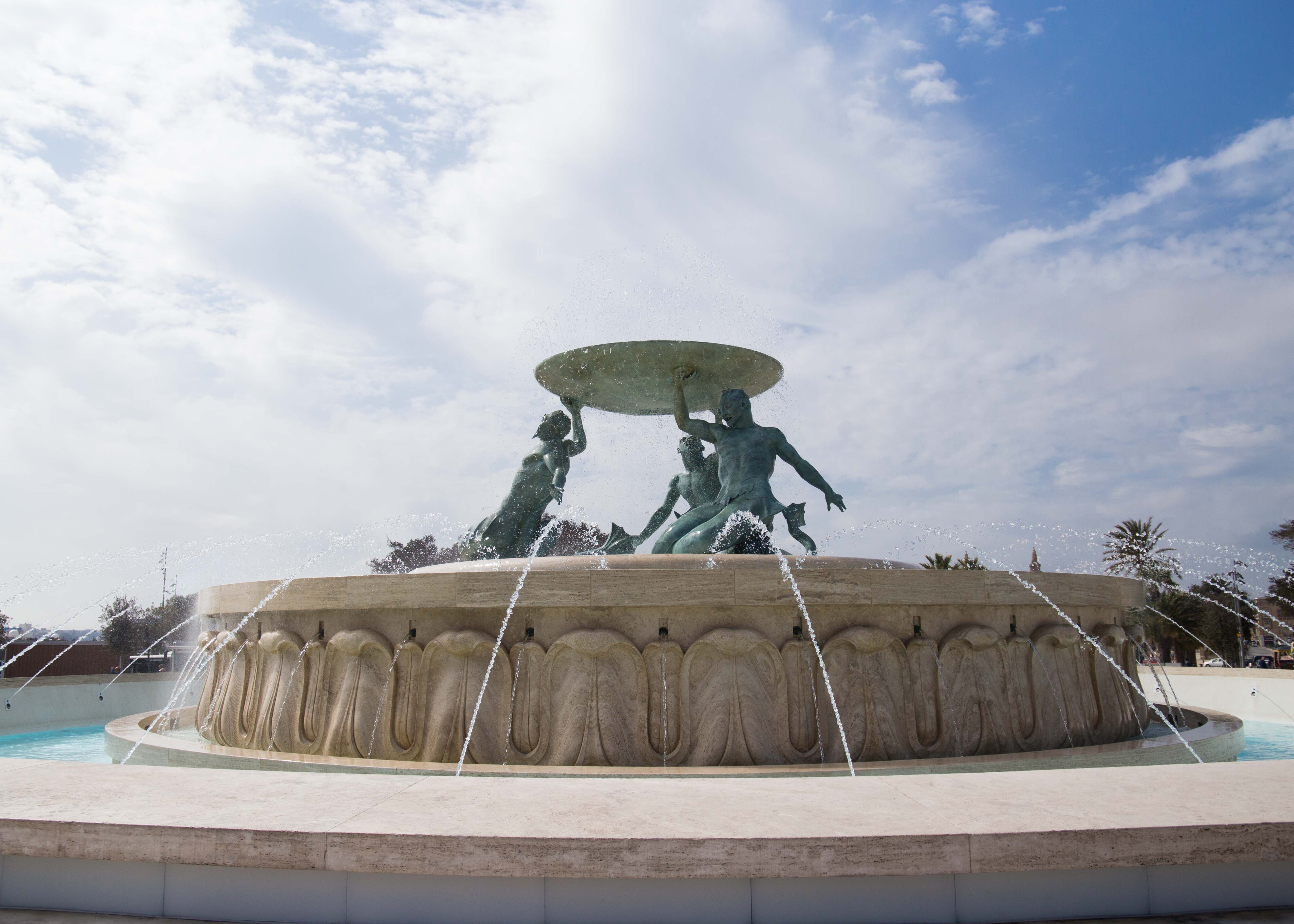 瓦莱塔的必游景点 “三海神”喷泉