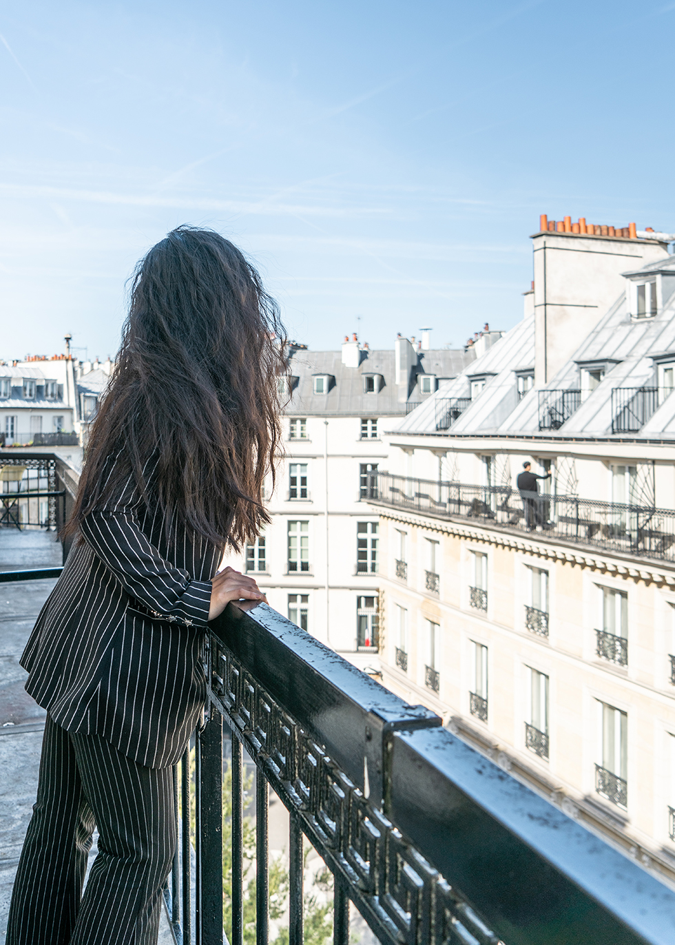 Парижский отель с балконом